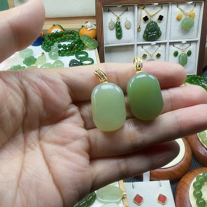 和田玉银S925镀金镶嵌吊坠(不含链)依*有包容