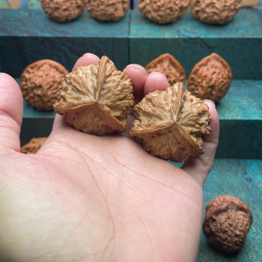 T****文玩核桃吊坠盘山三棱