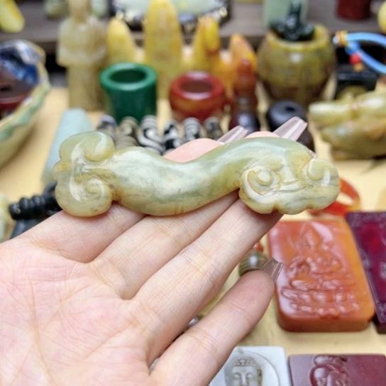 蛇纹石玉未镶嵌颈饰