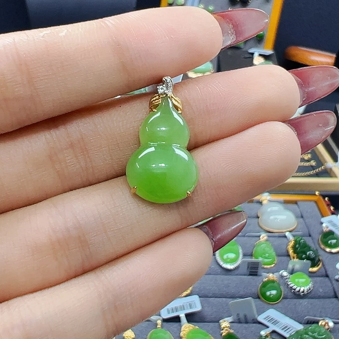 ·***·和田玉18K金镶嵌吊坠(赠链)