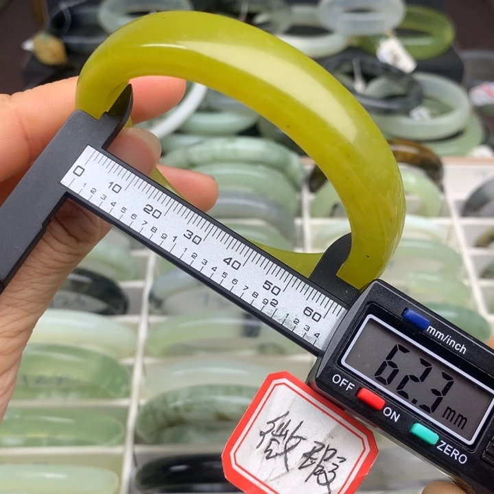 蛇纹石玉未镶嵌手镯760