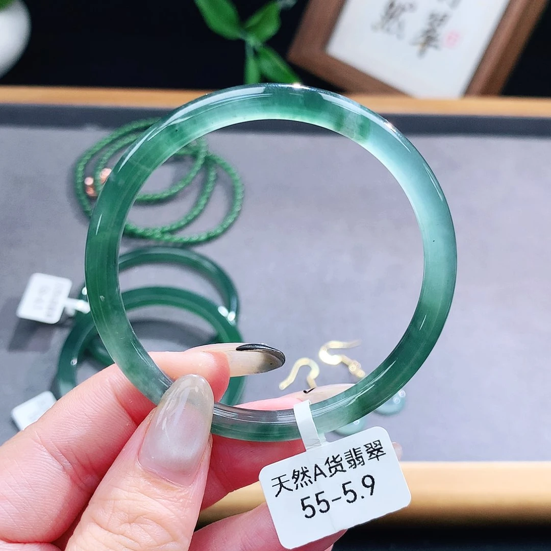 翡翠手镯（圆镯）未镶嵌