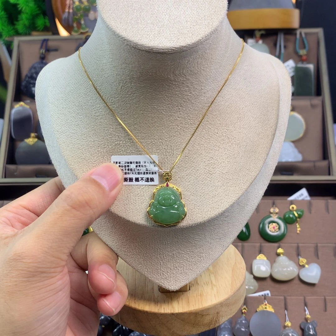 和田玉吊坠18K金镶嵌