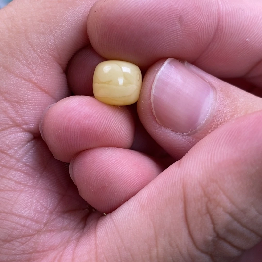 未镶嵌蜜蜡裸石?配饰