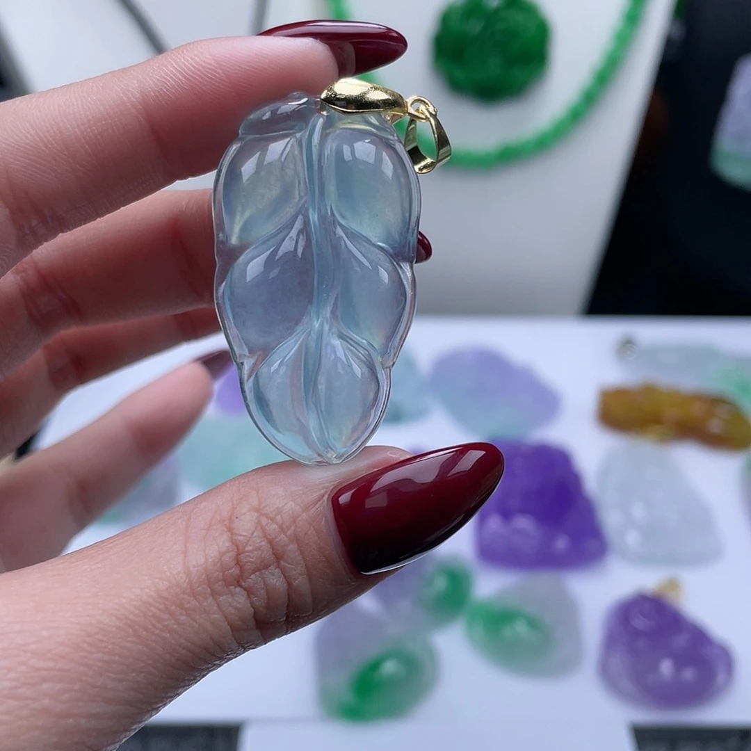 翡翠吊坠(赠链)未镶嵌