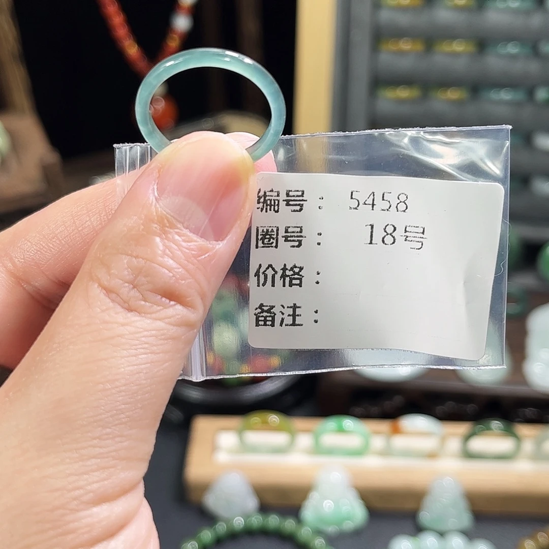 翡翠未镶嵌戒指5458。