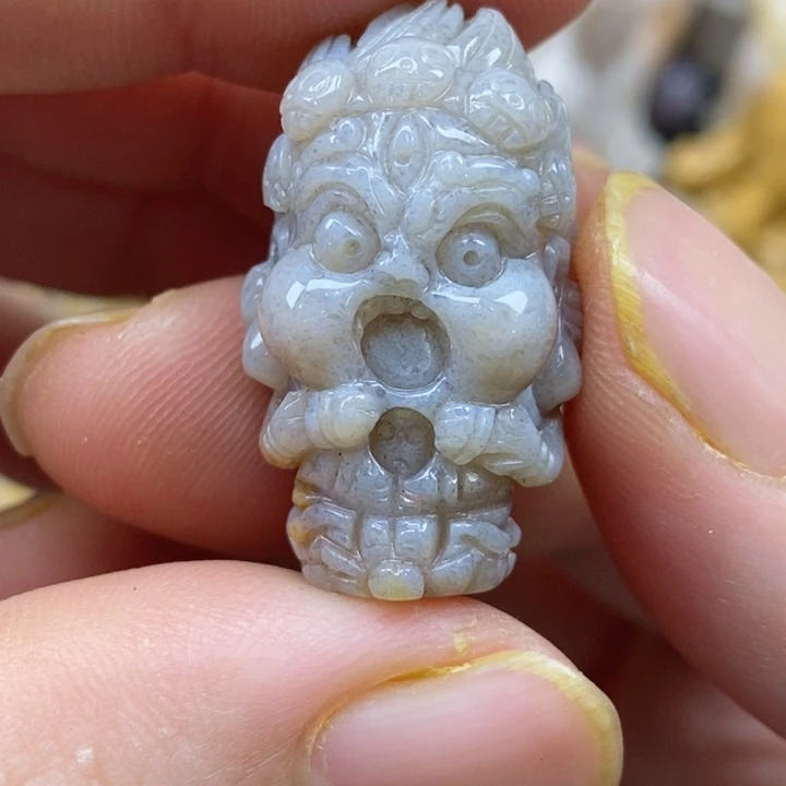 颈饰未镶嵌硅化珊瑚（珊瑚玉）