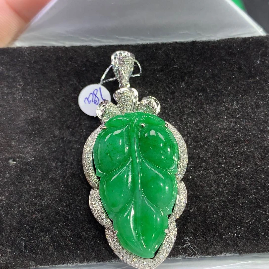 翡翠吊坠(赠链)18K金镶嵌