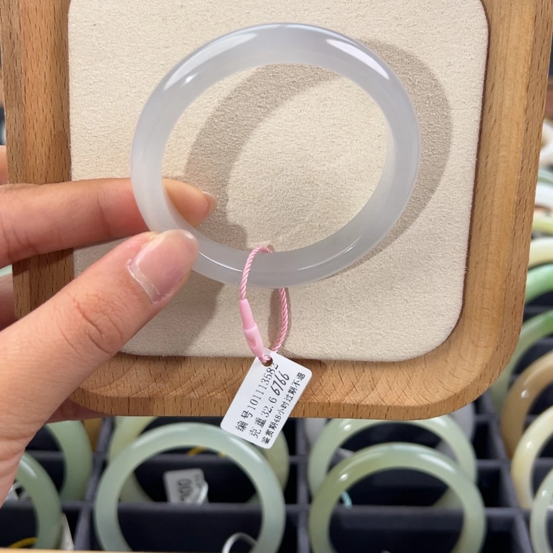 和田玉未镶嵌手镯有微瑕