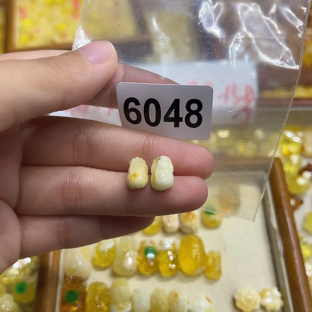 Z***r琥珀未镶嵌珠宝奇石