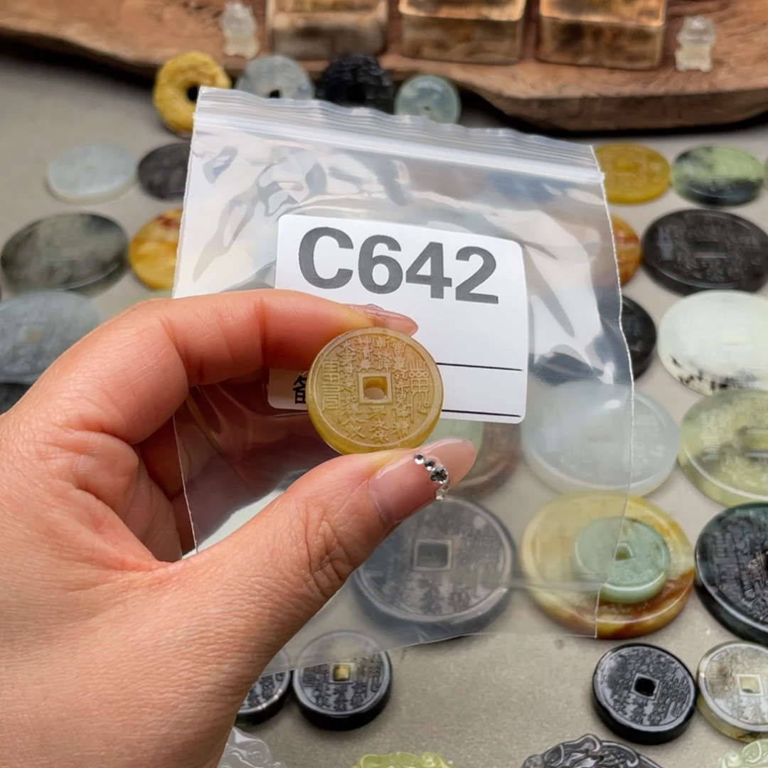 蛇纹石玉颈饰未镶嵌阿***德