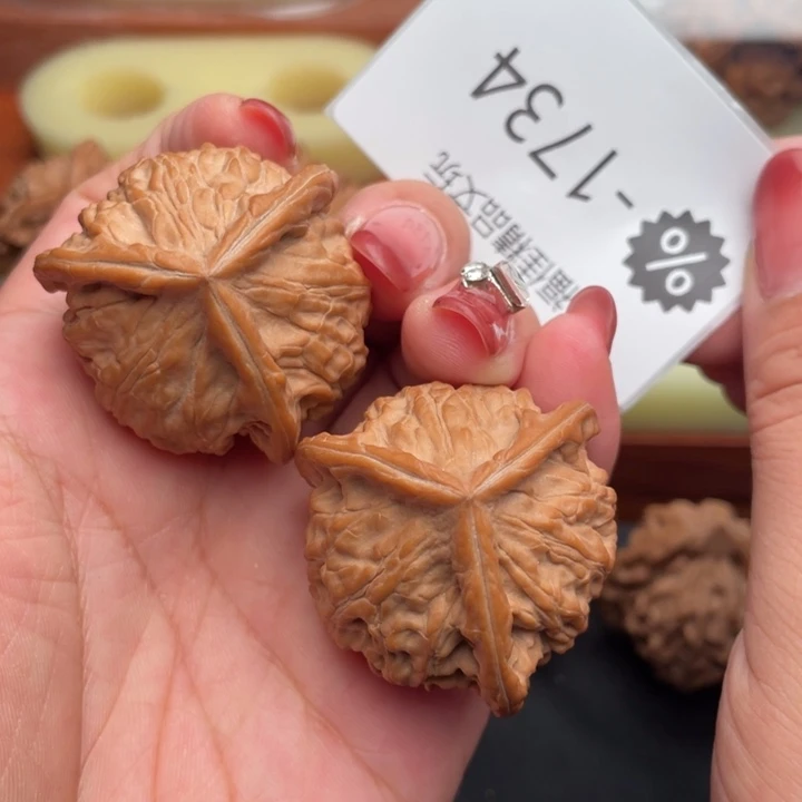 吊坠文玩核桃40糖三角正奔