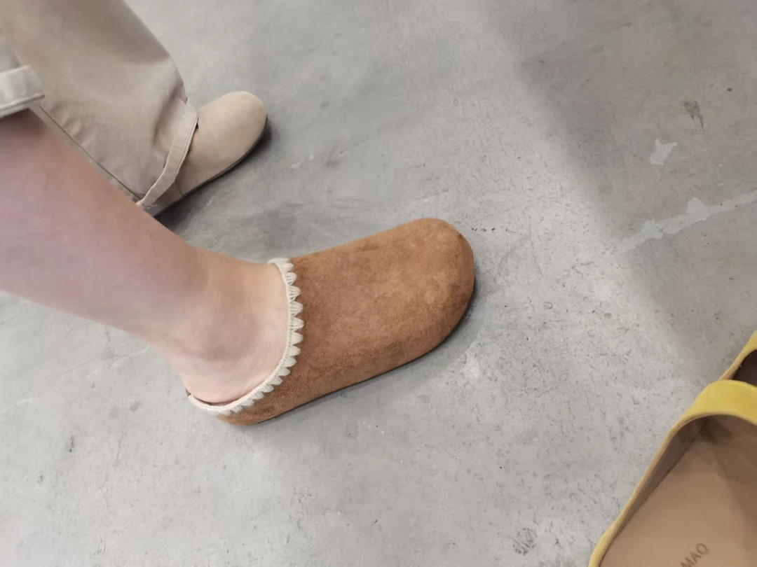 [NO退NO换] 休闲风女花边磨砂皮包头拖圆头低跟高跟米色ST9961