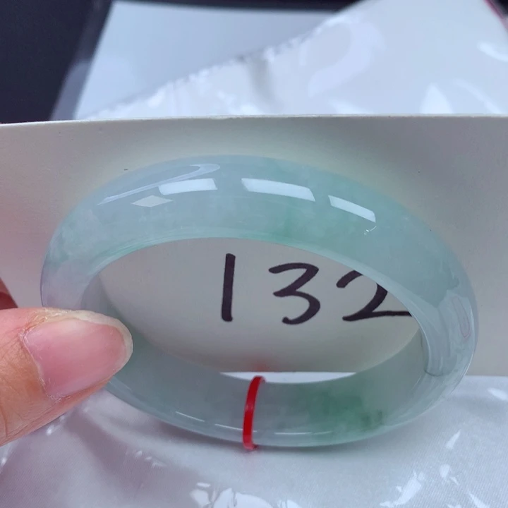 翡翠手镯未镶嵌翡翠