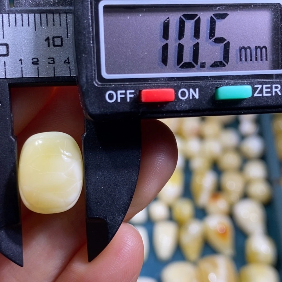 裸石蜜蜡未镶嵌配饰