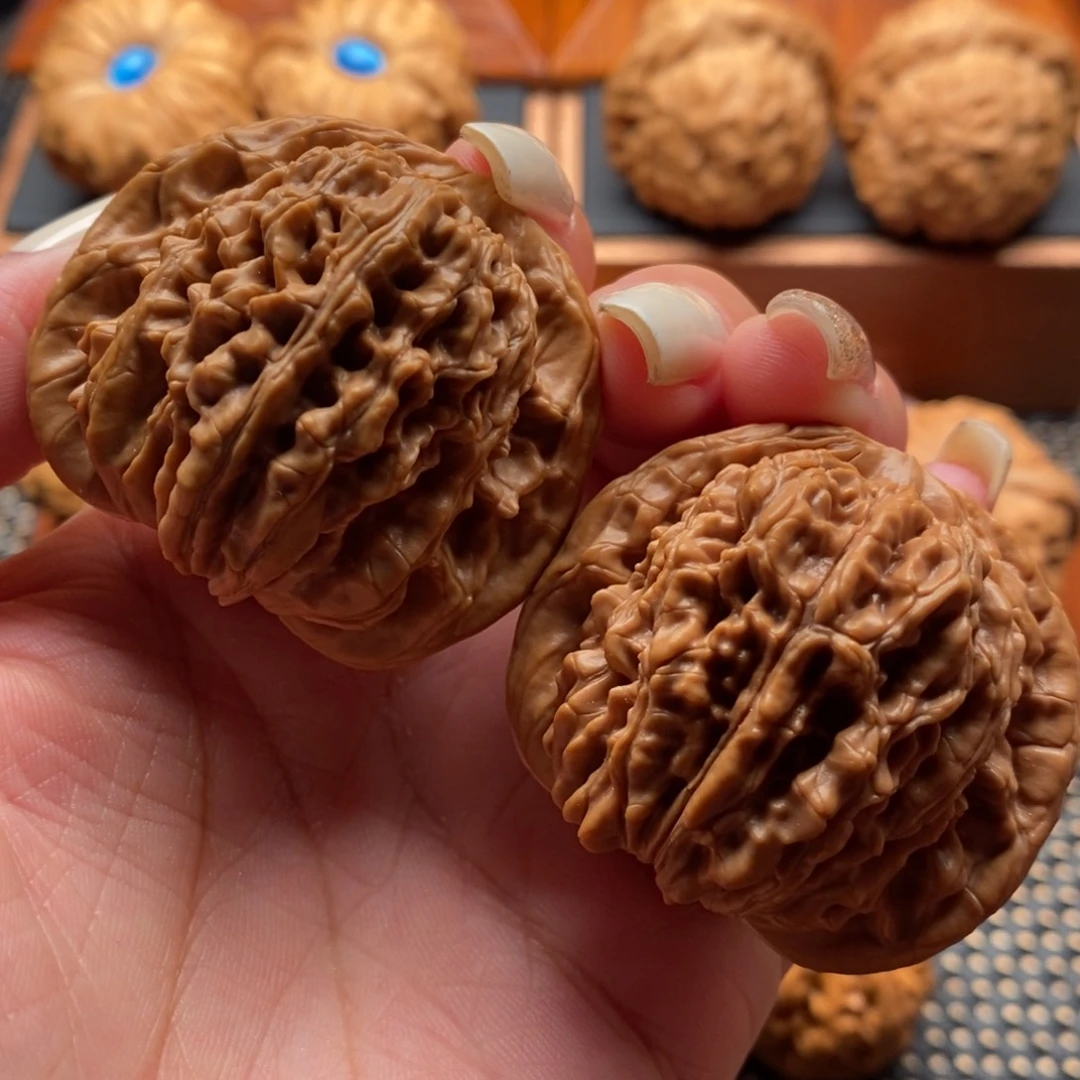 文玩核桃把件45尺寸全品山地楼