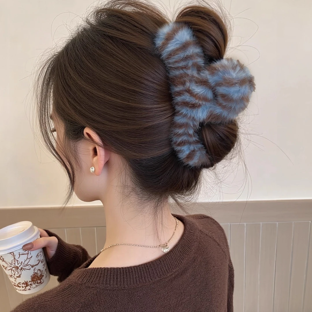 秋冬高级感毛绒豹纹抓夹女大号后脑勺毛茸茸鲨鱼夹盘发发夹子头饰