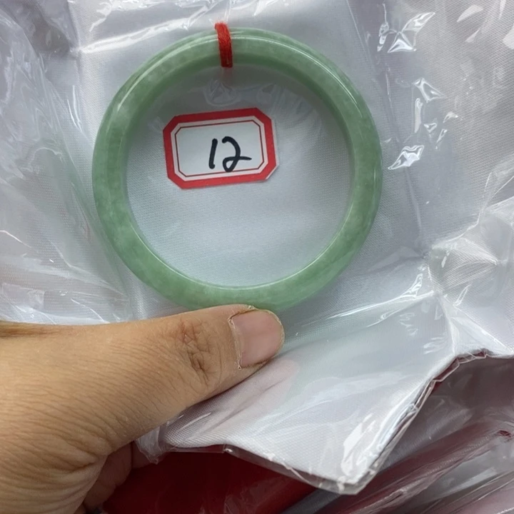 翡翠手镯未镶嵌?****?翡翠
