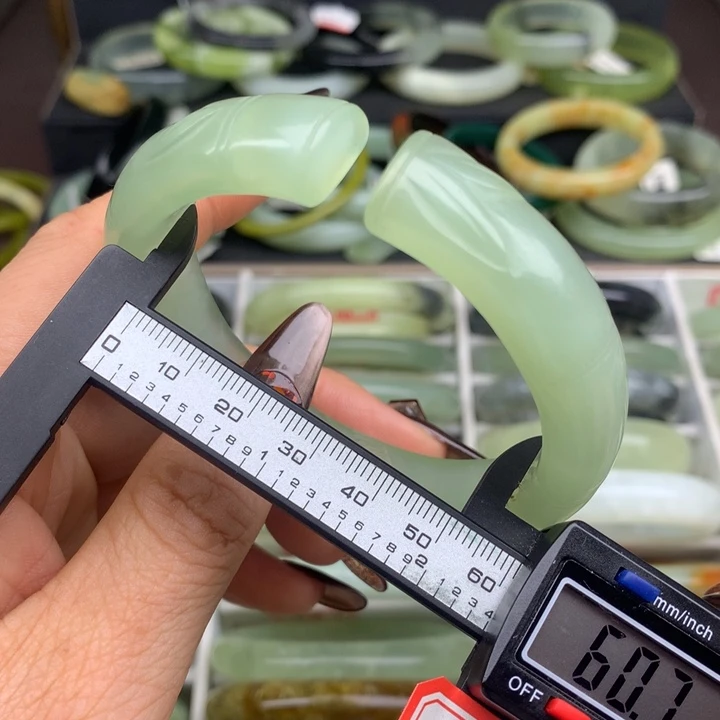 蛇纹石玉未镶嵌手镯502