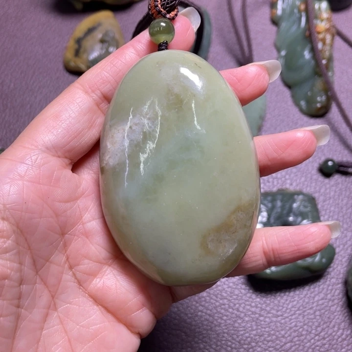 岫岩老玉(透闪石质玉)未镶嵌颈饰