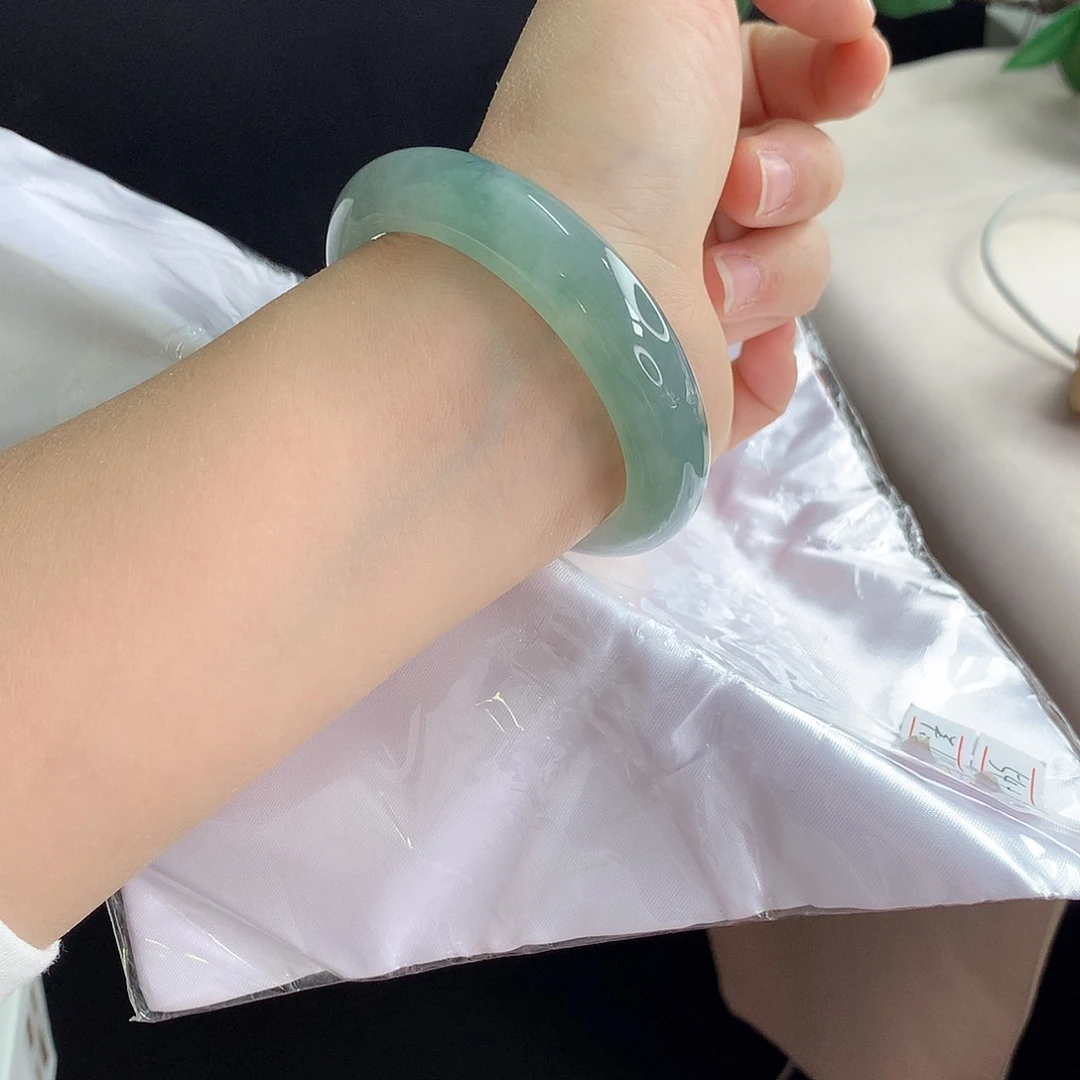 未镶嵌手镯翡翠，36号小轮胎