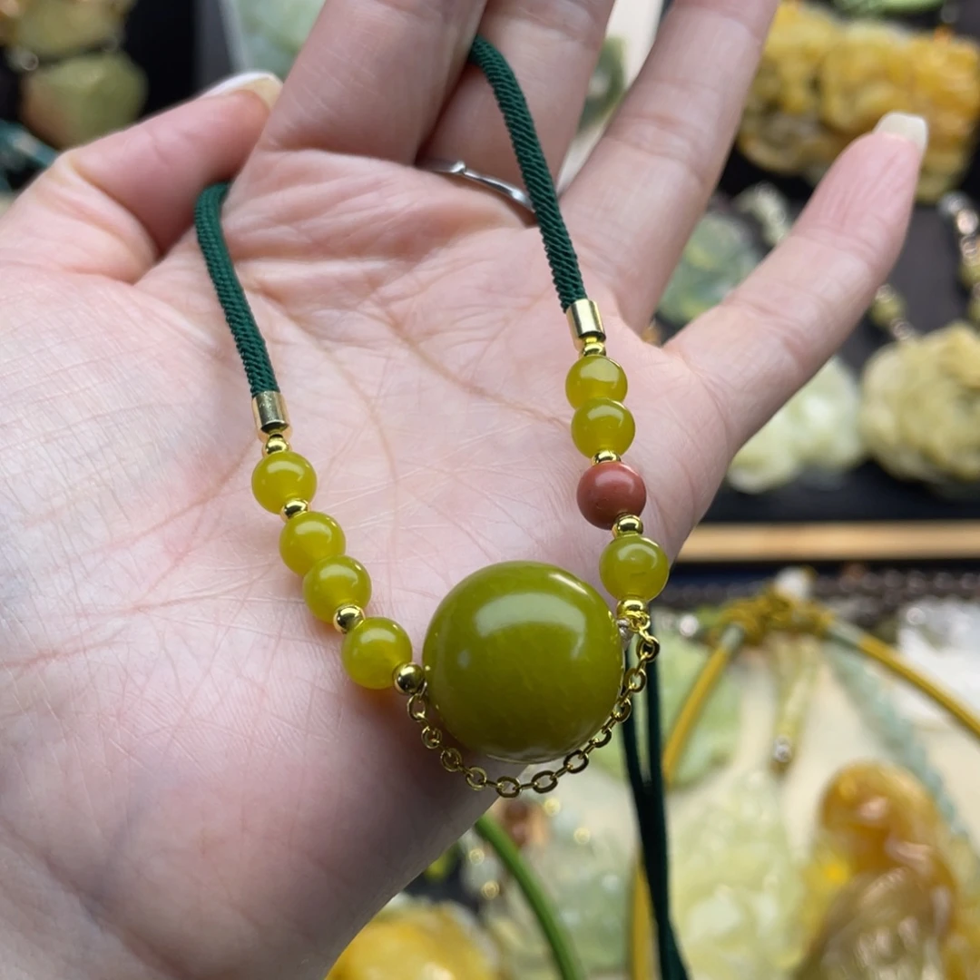 蛇纹石玉颈饰未镶嵌