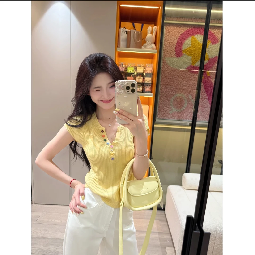 V韩版彩色纽扣V领小香风针织衫女2025夏新款减龄时尚别致显瘦上衣