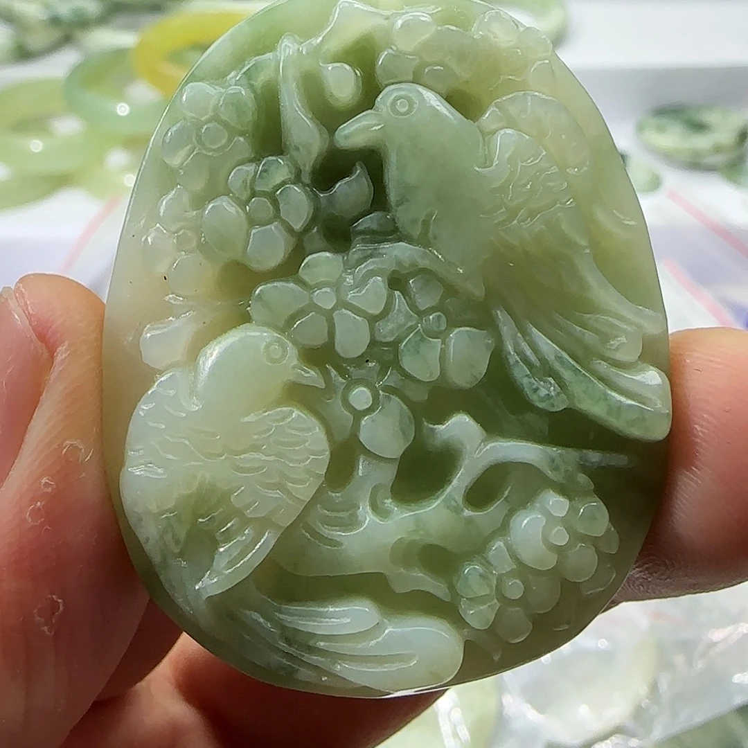 透闪石-蛇纹石玉未镶嵌颈饰