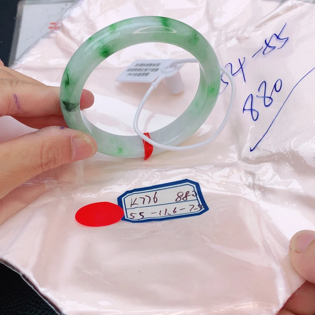 翡翠手镯未镶嵌我