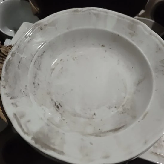 瓷发四个，浮雕草帽盘子！