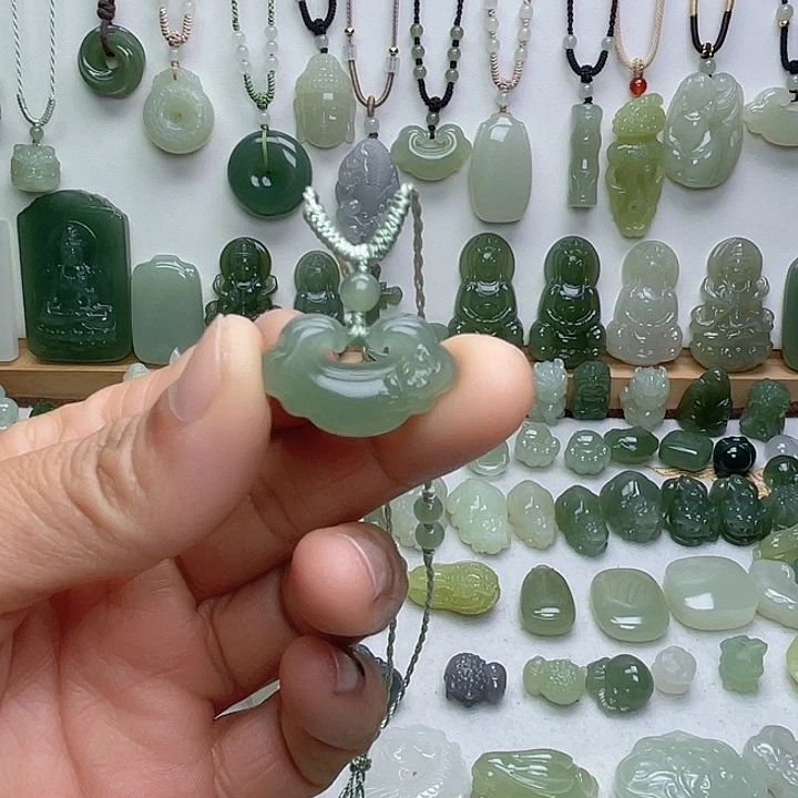 春***雨和田玉未镶嵌颈饰