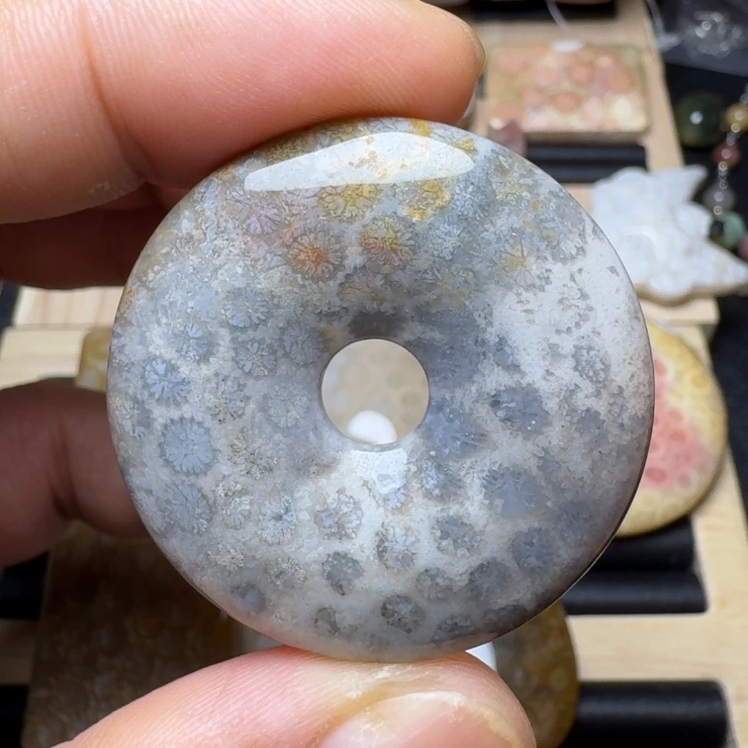 未镶嵌纯天然色有机玉石保真色硅化玉