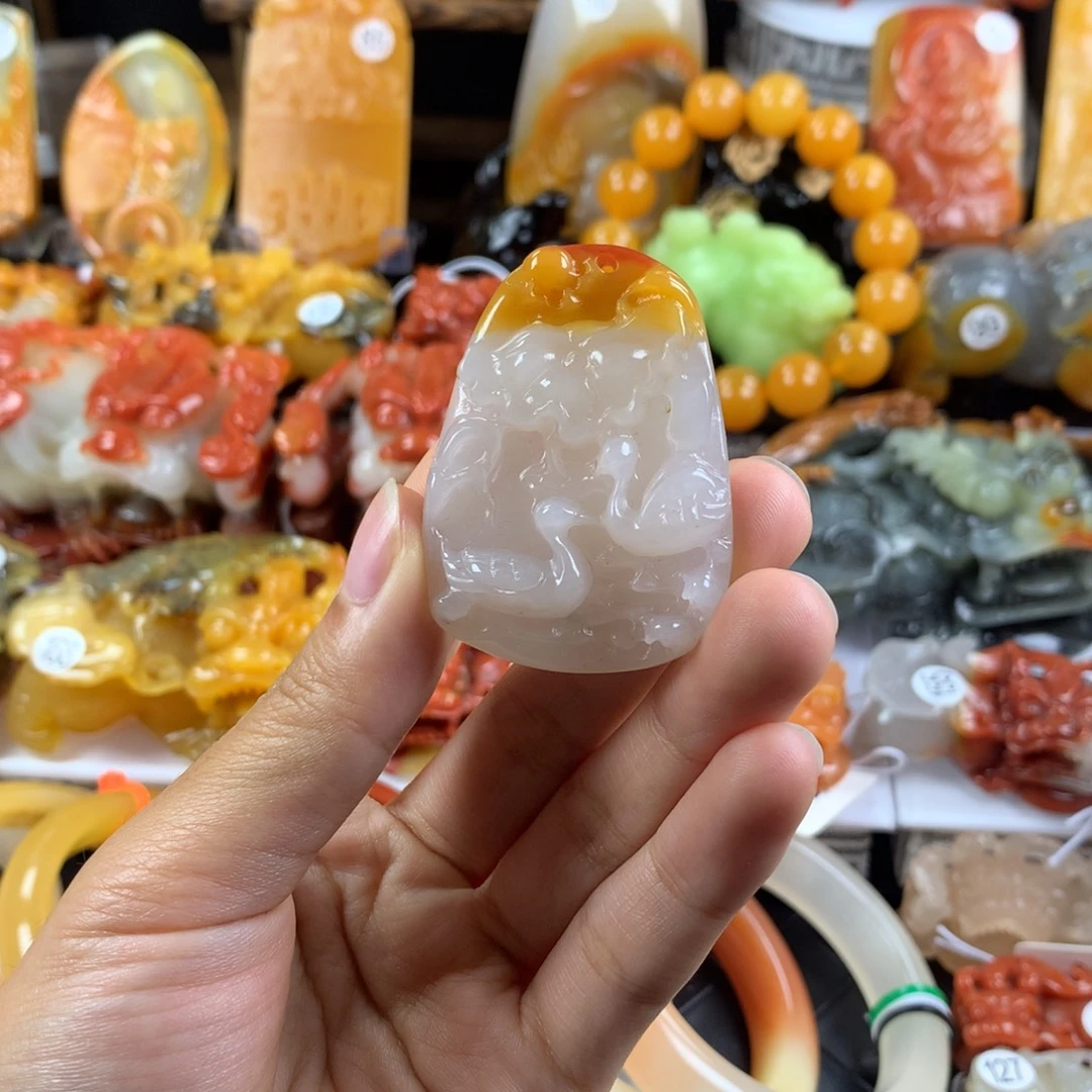 石英质玉（黄龙玉）未镶嵌挂件