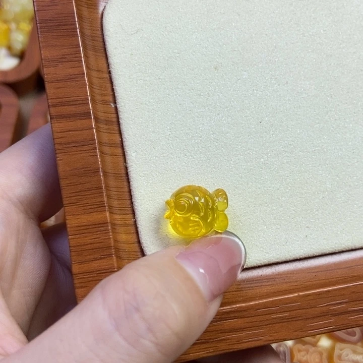 琥珀未镶嵌珠宝奇石小鱼