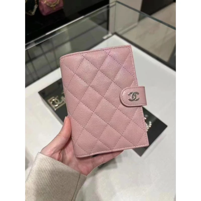全新未使用 Chanel/香奈儿 25S 樱花粉色双C菱格护照夹