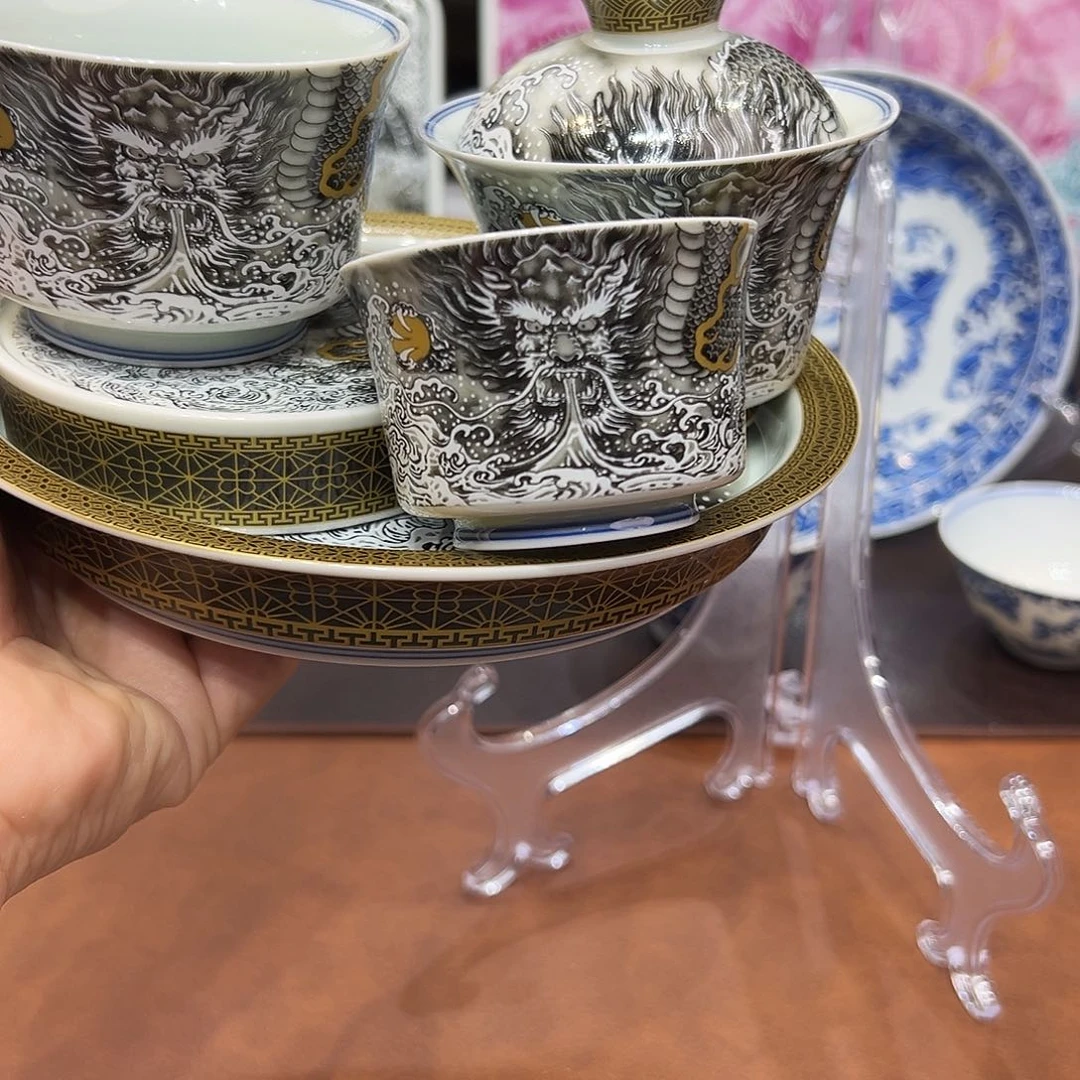 摆件咯莫哦莫哦莫小心翼翼