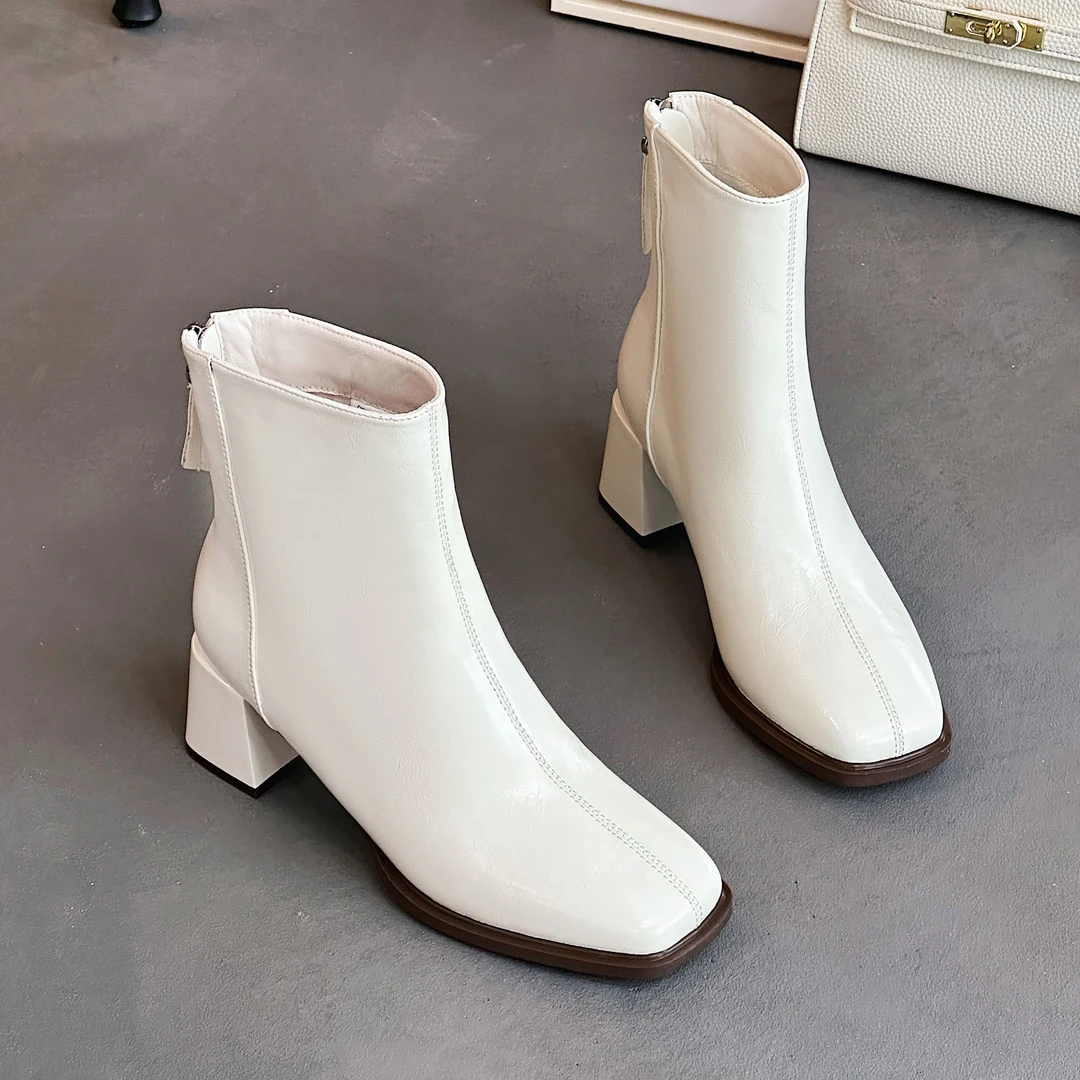 P246096   冬季新款时尚靴子女时尚粗跟方头气质短靴加绒