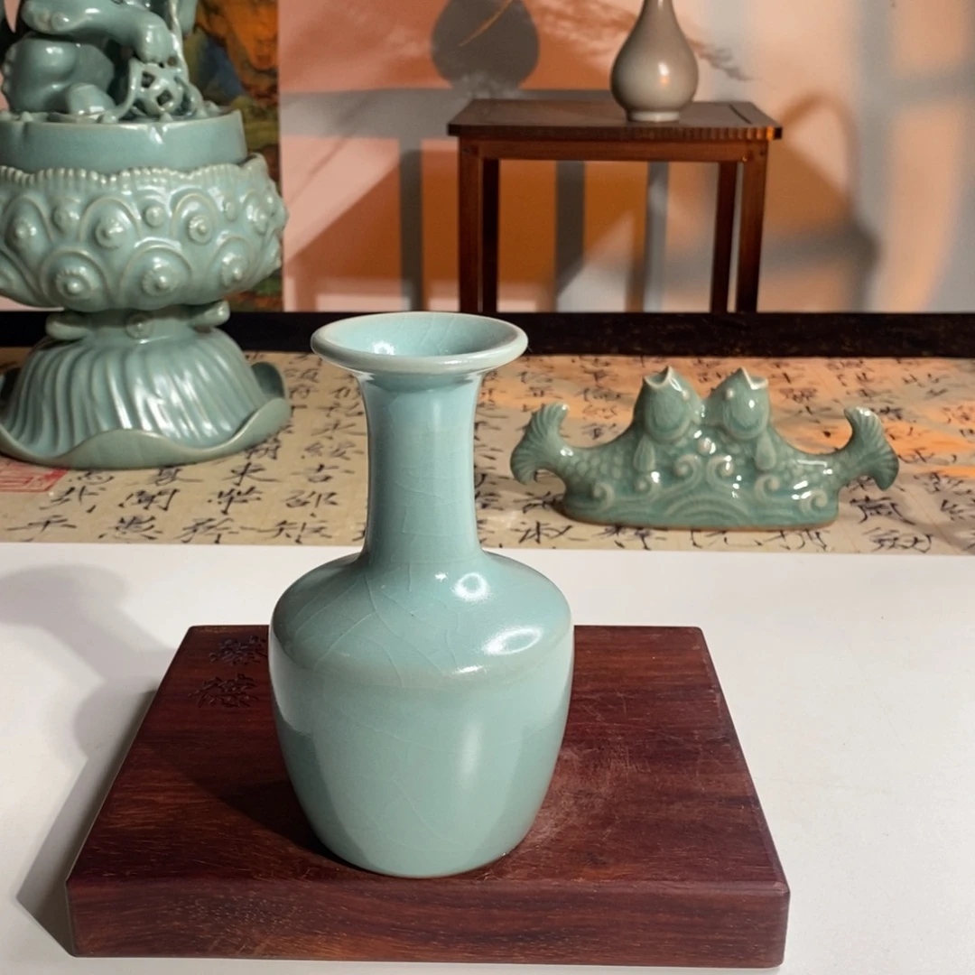 微瑕仿古折肩瓶13cm