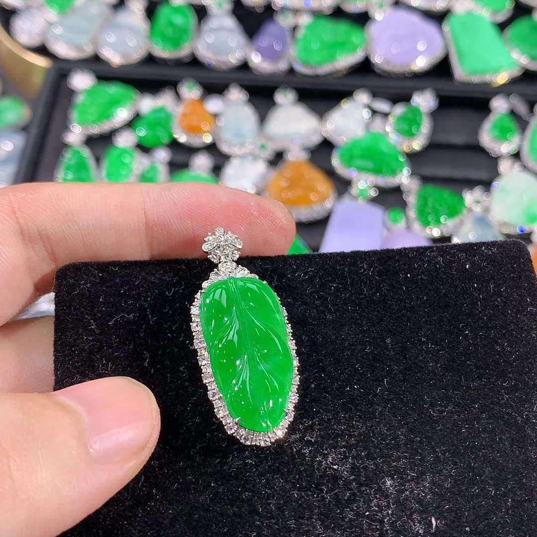 翡翠18K金镶嵌颈饰