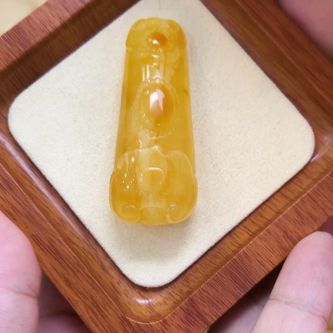 蜜蜡未镶嵌珠宝奇石