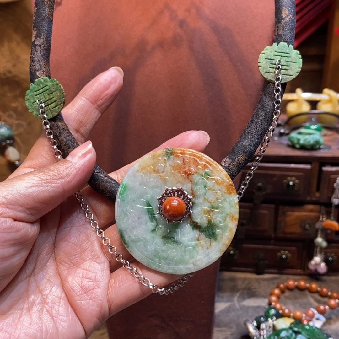 翡翠吊坠(赠链)未镶嵌