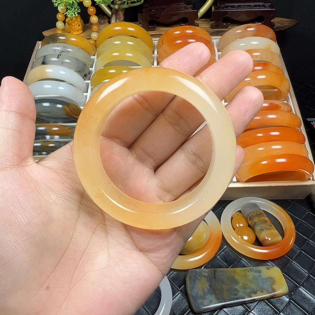 S***e石英质玉（黄龙玉）未镶嵌手镯