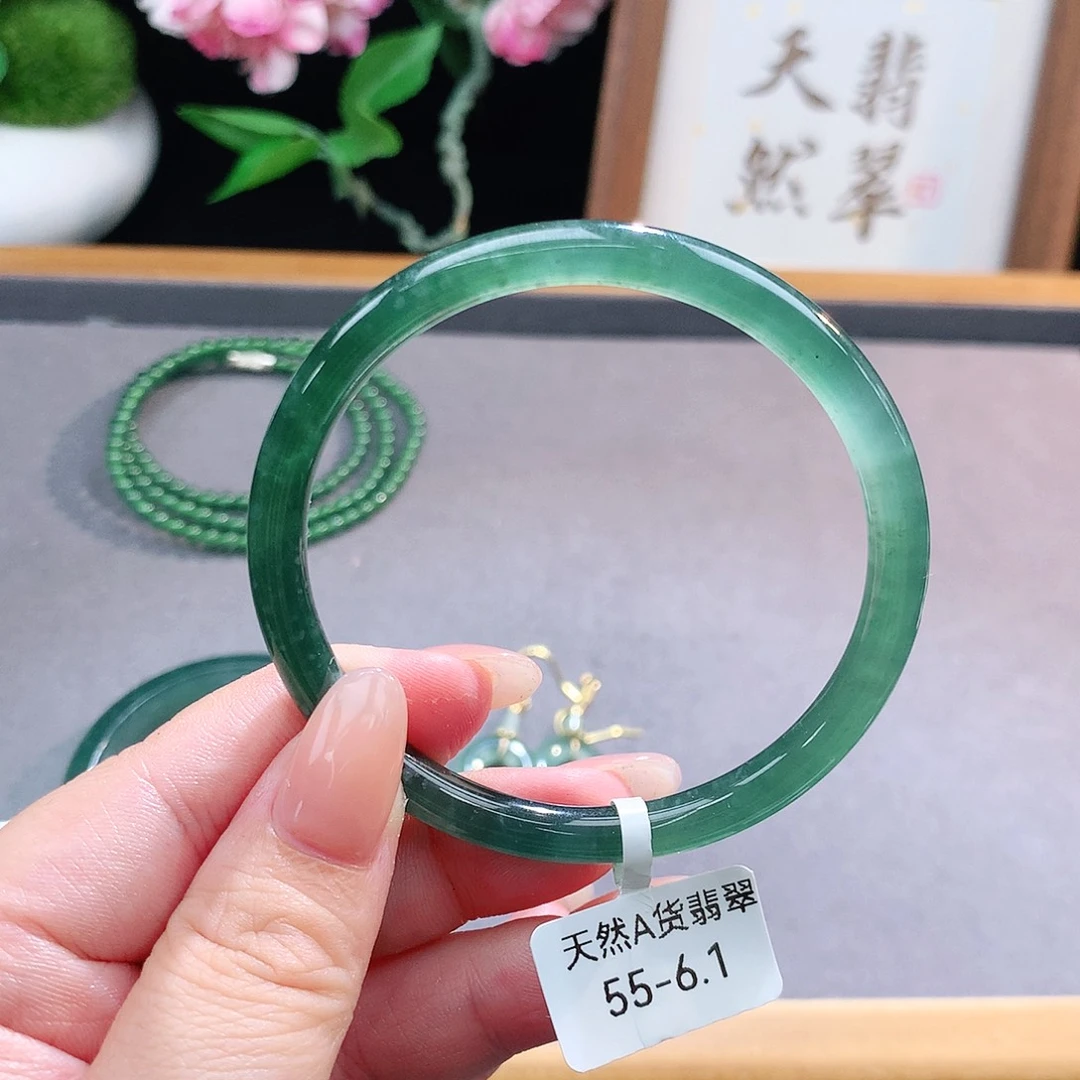 未镶嵌手镯（圆镯）翡翠