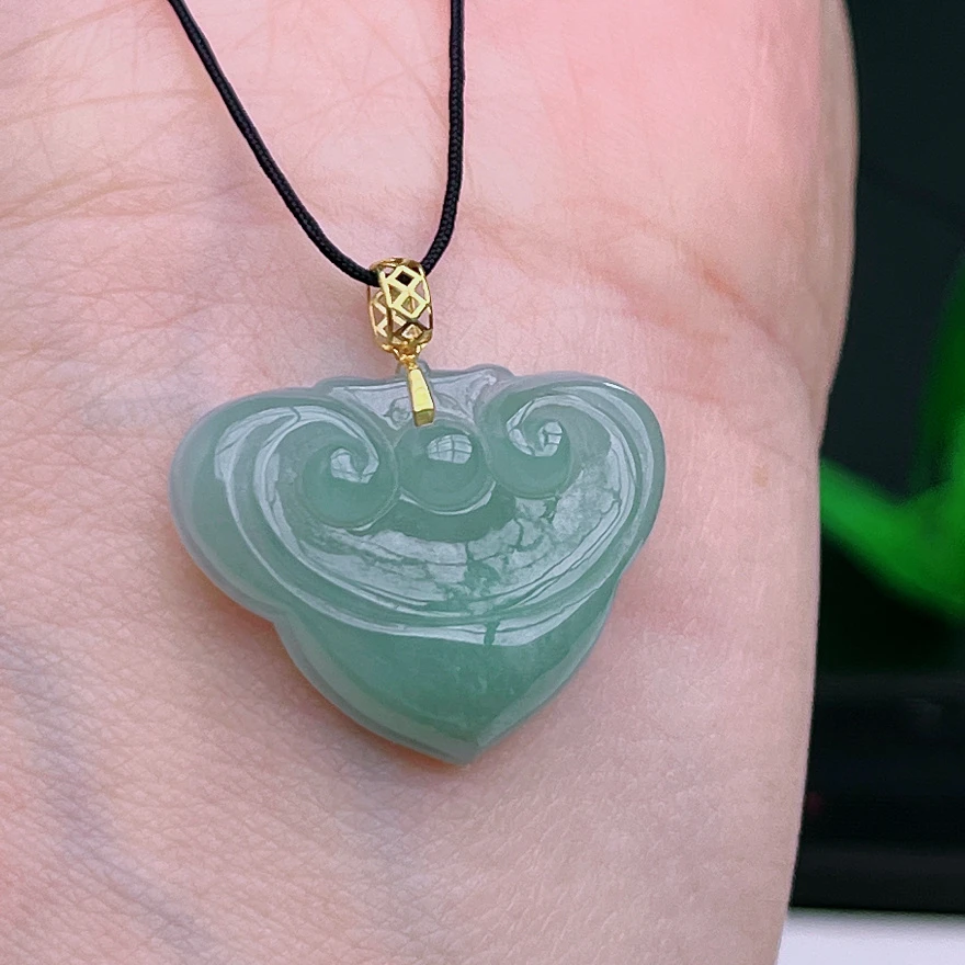 缅甸时尚玉器正品天然A货翡翠飘花飘绿爱心形如意吊坠vt9