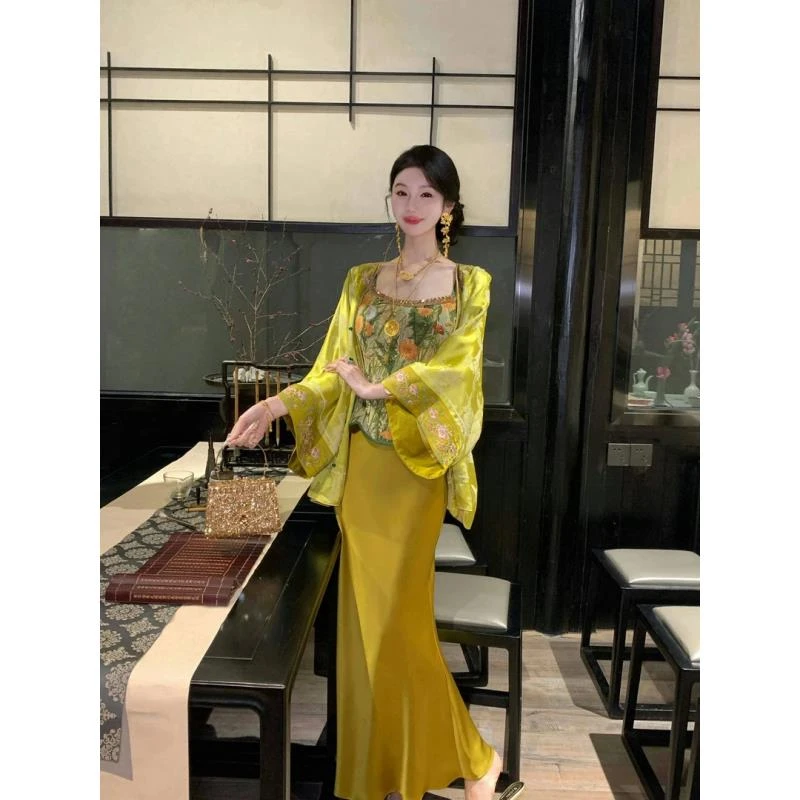 春和景明 蒲公英提花油画感吊带上衣高腰鱼尾摆半身裙新款时尚女