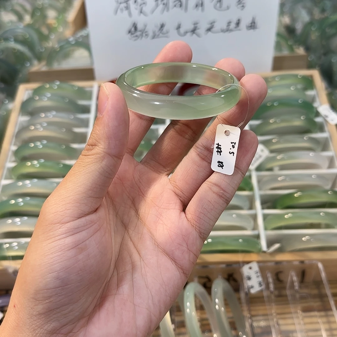 玛瑙/玉髓未镶嵌手镯圈口50.5