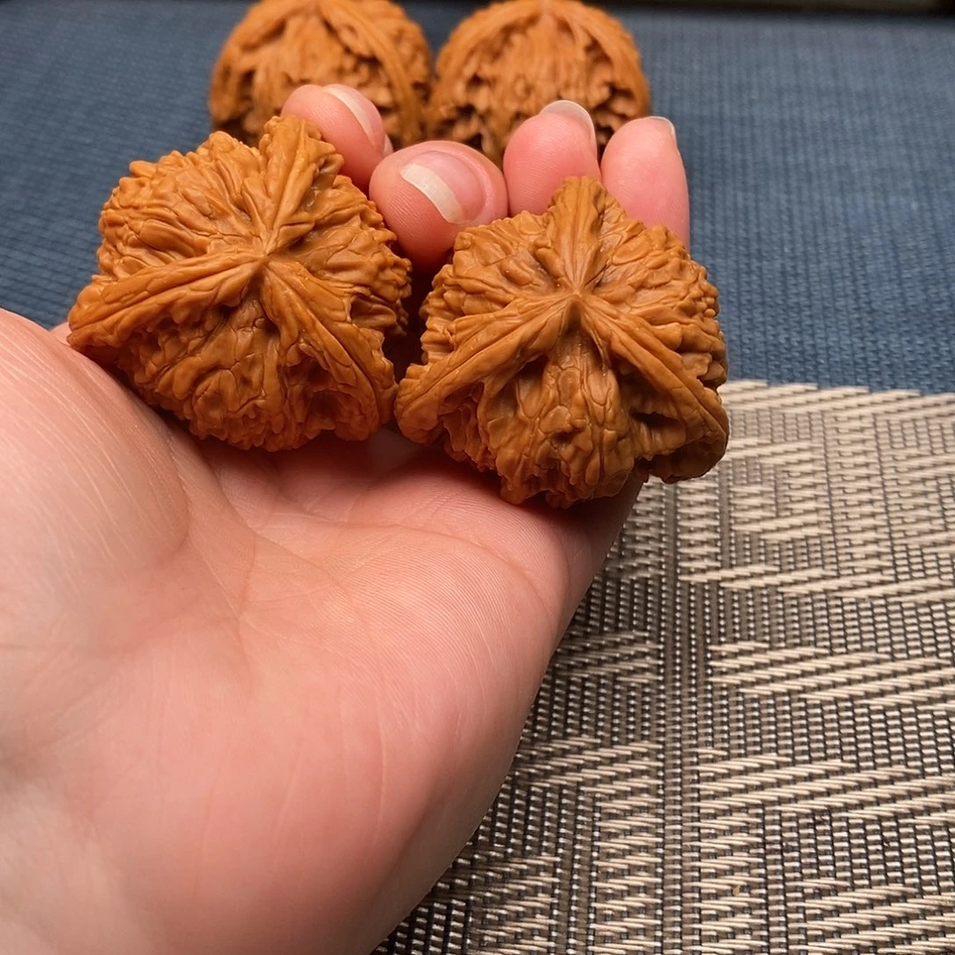 M***L吊坠文玩核桃三棱