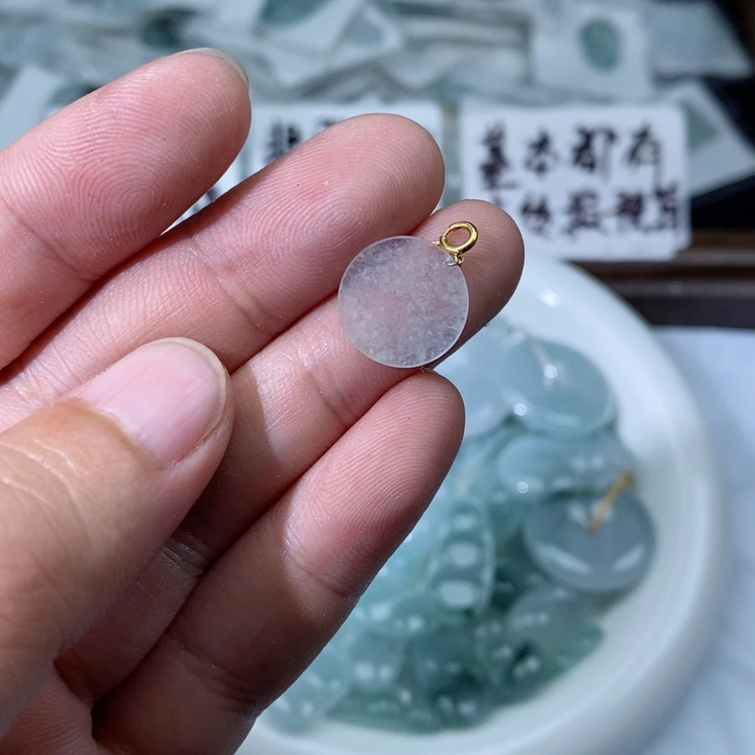 颈饰18K金镶嵌翡翠