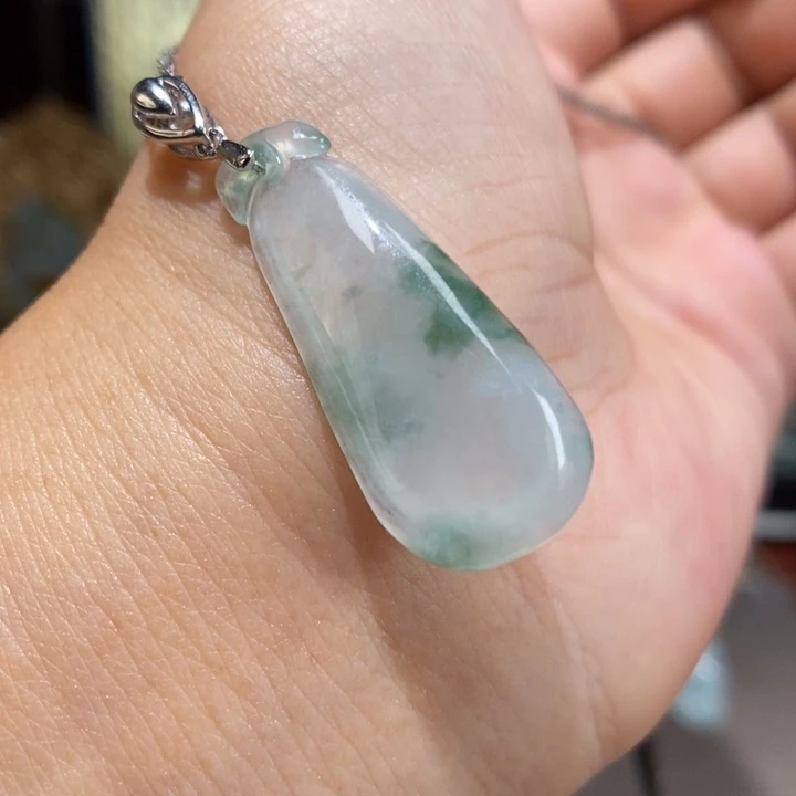【闪购商品】颈饰银S925镶嵌翡翠40