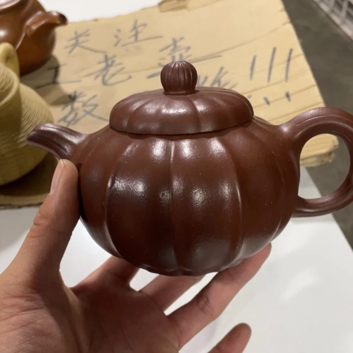 老厂紫砂壶一件。